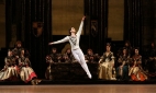 В партии Принца Зигфрида в балете Лебединое озеро