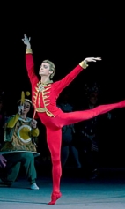 В партии Щелкунчика-принца в балете Щелкунчик