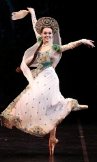 В партии Русской невесты в балете Лебединое озеро