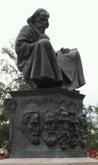 Памятник в честь 900-летия княжеского съезда в Любече. 1997г. Черниговская область (Украина)