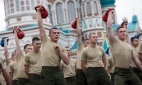В Омске 300 будущих танкистов установили рекорд Гиннесса, подняв 300 тонн гирь